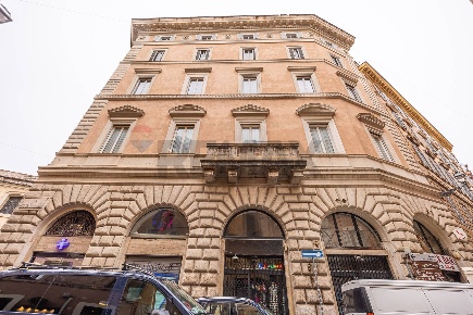 Foto Negozio in Via di Pie' di Marmo 2, Roma Pantheon di 129 m² in affitto