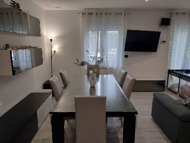 Foto Casa indipendente a Gradisca d'Isonzo di 266 m² con 8 locali