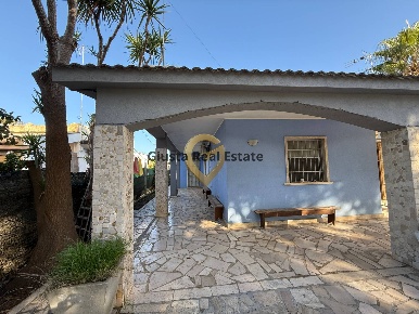 Foto Villa unifamiliare in CDA EPISCOPANA, Oria di 191 m² con 5 locali