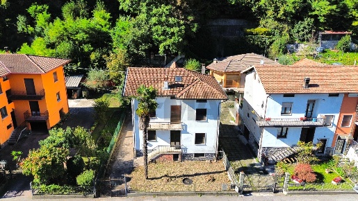 Foto Casa indipendente a Darfo Boario Terme Centro di 193 m² con 5 locali