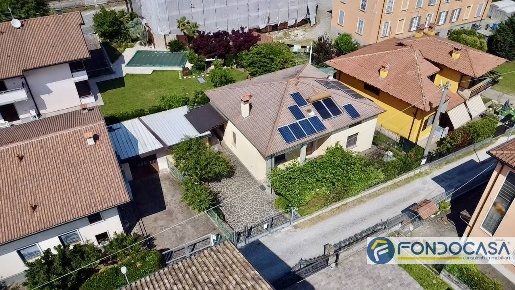Foto Casa indipendente in Chiuduno, Chiuduno Centro di 135 m² con 5 locali