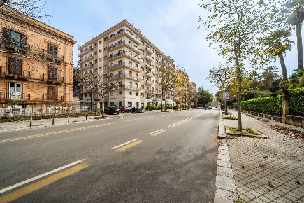 Foto Locale commerciale in via Libertà 159, Palermo Libertà - Villabianca