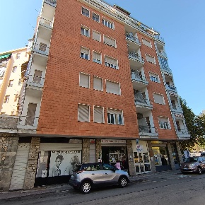 Foto Attività commerciale in VIA BAUDOIN 7, Asti di 33 m² con 1 locali