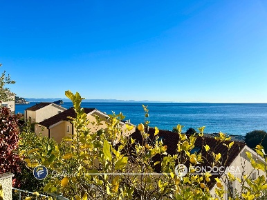 Foto Appartamento in Via Serra, Spotorno di 65 m² con 2 locali in vendita