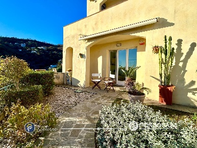 Foto Appartamento in Via Serra, Spotorno di 65 m² con 2 locali in vendita