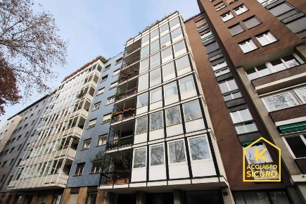 Foto Appartamento in Viale Monte Santo, Milano Repubblica di 135 m²