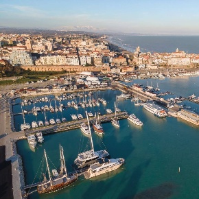 Foto Posti auto in Via del Porto, Termoli Centro di 54 m² con 1 locali