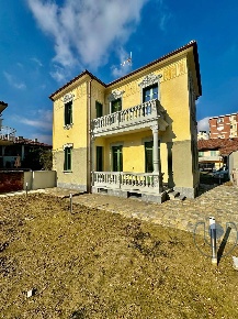 Foto Villa unifamiliare in Via Dei Giardini, Chieri Centro Storico