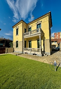 Foto Villa unifamiliare in Via Dei Giardini, Chieri Centro Storico