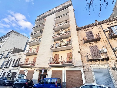 Foto Appartamento in Via Pindemonte 37, Palermo di 160 m² con 5 locali