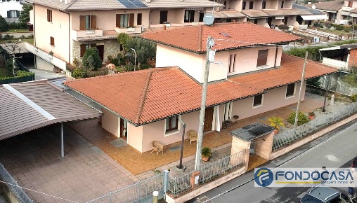 Foto Villa unifamiliare in VIA DOMENICO GHIDONI 46, Ospitaletto di 183 m²
