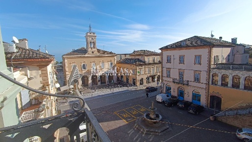 Foto Attività commerciale in VIA ROMA 31, Cupra Marittima di 140 m²