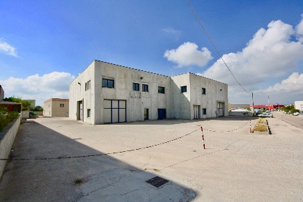 Foto Capannone industriale in Via Gabon, Olbia Pittulongu di 900 m²