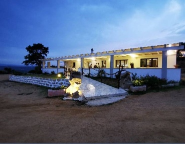 Foto Attività commerciale in Località Nicola Calta snc, Arzachena di 570 m²