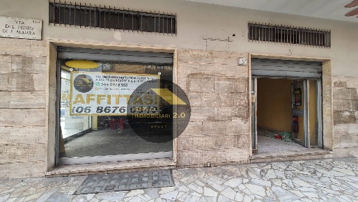 Foto Locale commerciale in Via Del Fosso Di Santa Maura 136A, Roma di 88 m²