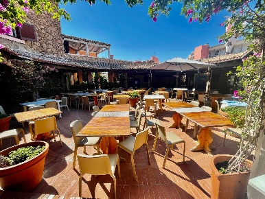 Foto Attività commerciale in LOC.BAJA CADDINAS SNC, Golfo Aranci di 250 m²