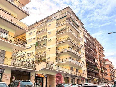 Foto Appartamento in Sestio Calvino, Roma Cinecittà di 90 m² con 3 locali