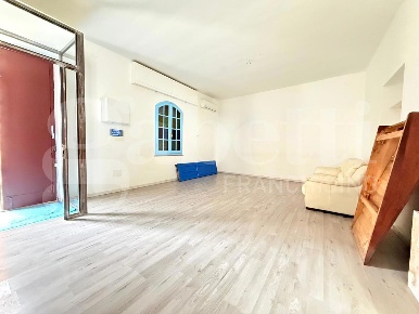 Foto Negozio a Sinnai Centro di 66 m² con 2 locali in affitto