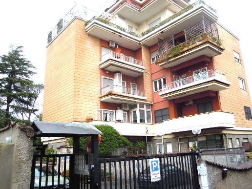 appartamento in vendita a Roma in zona Tomba di Nerone