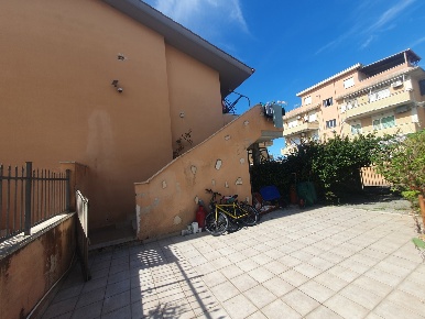 Foto Appartamento in Via Lago Maggiore 1n, Pomezia di 55 m² con 2 locali