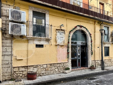 Foto Negozio in Corso Umberto I 264, Monterosso Almo di 141 m² con 3 locali