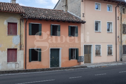 Foto Villa a schiera in Via Roma 50, Cordovado Centro di 90 m² con 4 locali