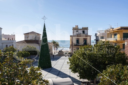 Foto Casa indipendente in Piazza Duca degli Abruzzi 13, Ragusa di 254 m²