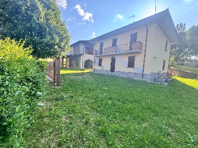 Foto Casa indipendente in Via Carmine 3, Colli Verdi di 300 m² con 8 locali