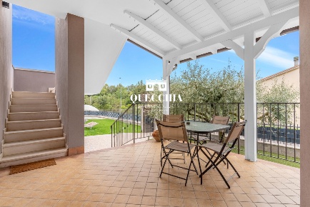 Foto Villa unifamiliare in Via Diaz, Castelnuovo del Garda di 571 m²