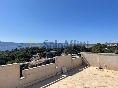 Foto Attico a Reggio di Calabria di 100 m² con 3 locali in affitto