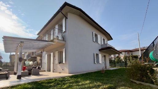 Foto Villa a schiera in Via della Fonte, Nave Centro di 215 m² con 4 locali