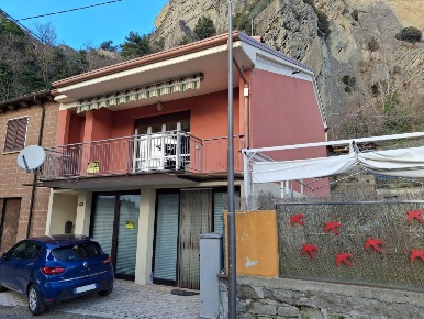 Foto Villa a schiera in via Trieste, Novafeltria di 223 m² con 9 locali