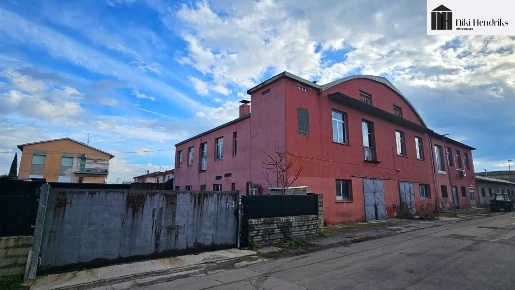 Foto Capannone industriale a Santa Croce sull'Arno Centro di 1300 m²