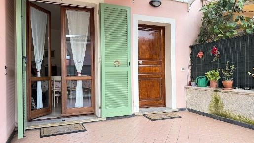 Foto Appartamento a Massa Zona Industriale di 65 m² con 4 locali in vendita