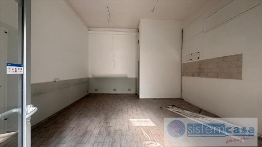 Foto Locale commerciale a Corato con 1 locali in vendita