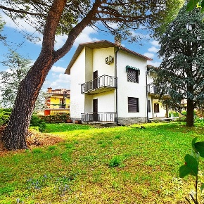 Foto Villa unifamiliare in Via Gambarelli, Grumello del Monte Centro