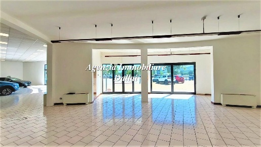 Foto Locale commerciale in Sp 551, Borgo San Lorenzo Petrona di 550 m²