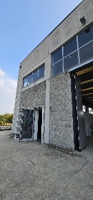 Foto Capannone industriale a Fara Gera d'Adda di 980 m² in vendita
