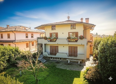 Foto Villa unifamiliare a Capriolo di 528 m² in vendita