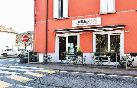 Foto Bar in Via Umberto I, Palosco di 70 m² con 2 locali in vendita
