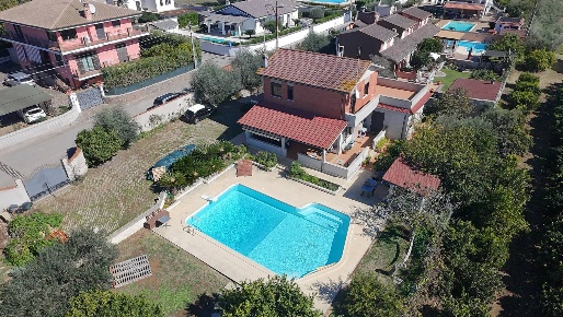 Foto Villa unifamiliare in via seneca, Genzano di Roma di 219 m² in vendita