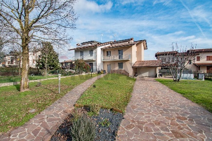 Foto Case semi ndipendenti in Via G. Garibaldi 6, Castel Rozzone di 222 m²