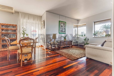 Foto Appartamento in Via Giulio Petroni 120, Bari Poggiofranco di 260 m²