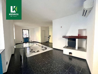 Foto Ufficio in Via ALbuzzi 12, Varese Centro di 80 m² con 4 locali