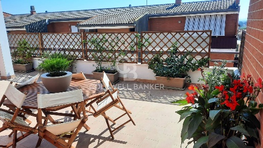 Foto Appartamento in Via Orazio Morone, Sutri Centro di 140 m² con 4 locali