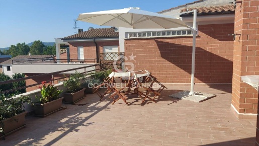 Foto Appartamento in Via Orazio Morone, Sutri Centro di 140 m² con 4 locali