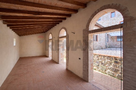Foto Casa indipendente a Bucine di 173 m² con 7 locali in vendita