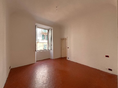 Foto Appartamento in VIA VERZELLINO, Savona Centro Storico di 140 m²