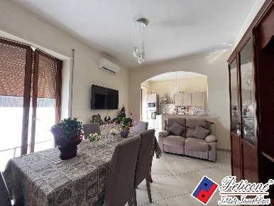 Foto Appartamento in Via Brescia, Fondi Centro di 143 m² con 5 locali