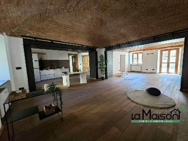 Foto Appartamento in via della cattedrale 3, Ivrea di 250 m² con 5 locali